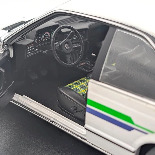 BMW Alpina B7 Turbo fehér 1984 1:18