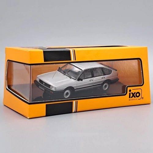 Volkswagen Passat B2 1985 1:43 IXO fém modell autó