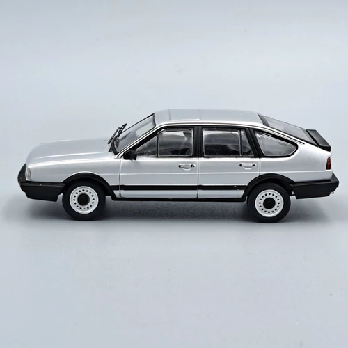 Volkswagen Passat B2 1985 1:43 IXO fém modell autó