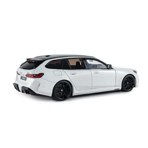 BMW M5 Touring 2024 fehér 1:18 Solido