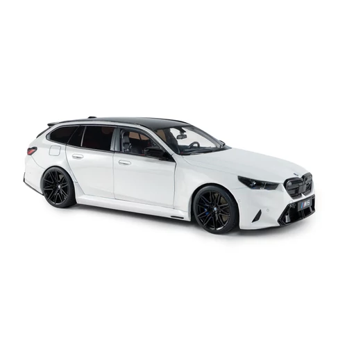 BMW M5 Touring 2024 fehér 1:18 Solido