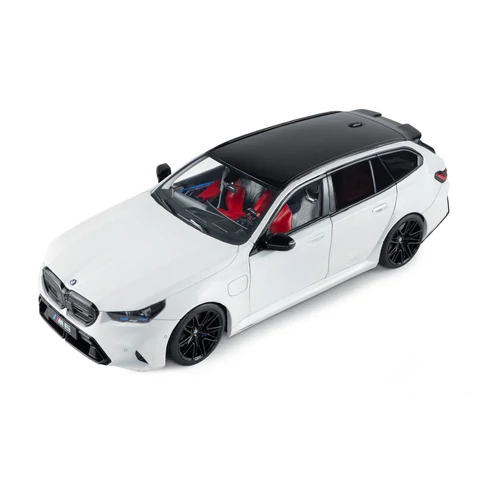 BMW M5 Touring 2024 fehér 1:18 Solido