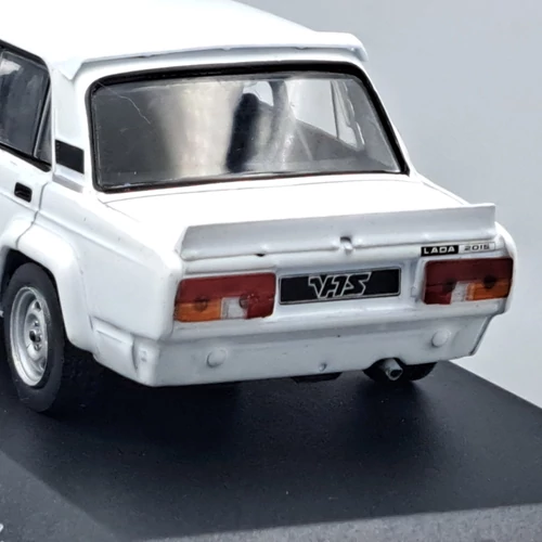 Lada 2105 VFTS modellautó 1:43 fehér