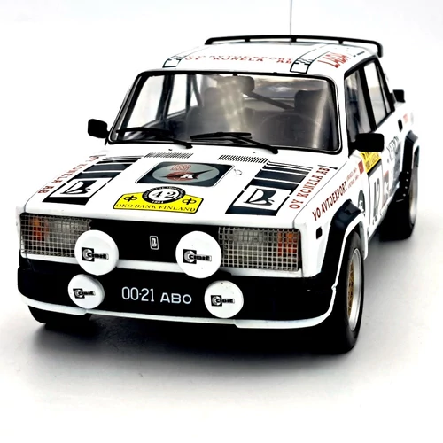 Lada 2105 Rally "Brundza" 1:18 IXO autómodell