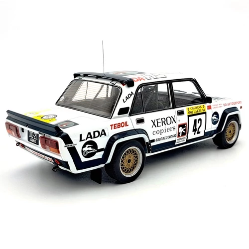 Lada 2105 Rally "Brundza" 1:18 IXO retró autó