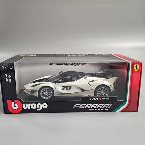 Ferrari 1:18 Bburago fehér
