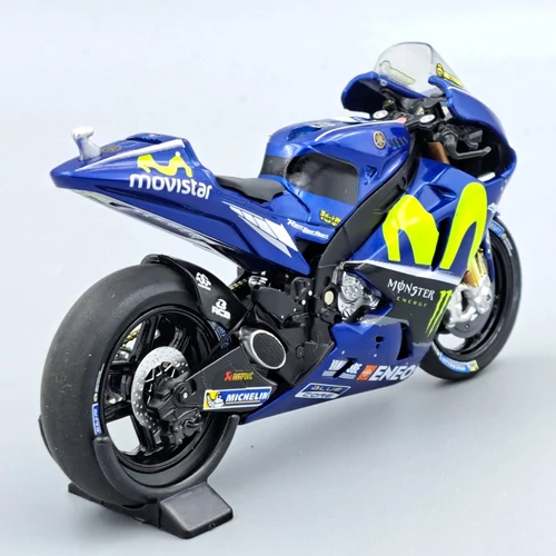 Yamaha YZR-M1 2017 Valentino Rossi 1:18 motorkerékpár modell