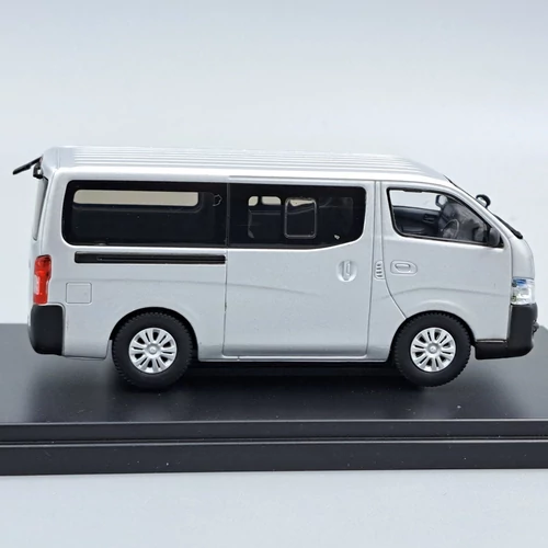 Nissan NV350 Caravan Van DX 2012 1:43 Ebbro die cast autómodell