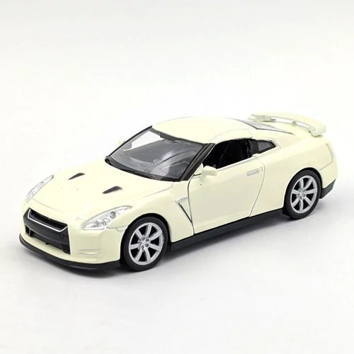 Nissan GT-R (R35) Welly modell krém