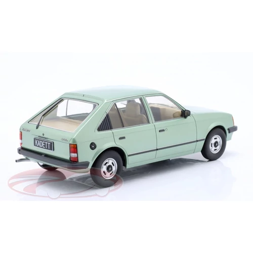 Opel Kadett D 1984 1:18 Triple9 autómodell