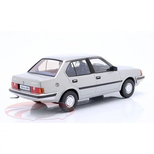 Volvo 360 1987 1:18 Triple9 modell ezüst autómodell