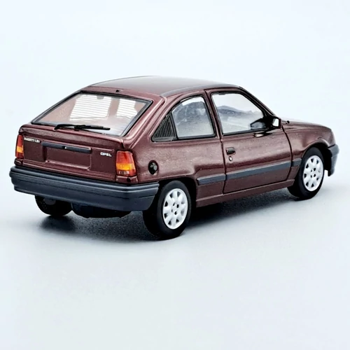 Opel Kadett E 1990 1:43 Bordó Minichamps modellauto