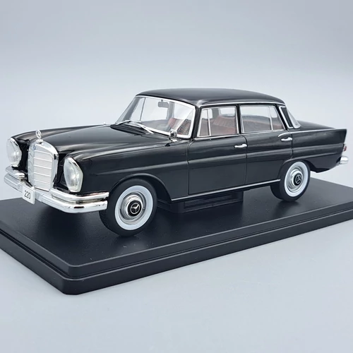 Mercedes-Benz 220 1:24 WhiteBox fém modellautó