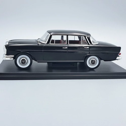 Mercedes-Benz 220 1:24 WhiteBox fém modellautó