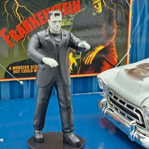 Chevrolet Suburban Frankenstein 1:24 fém autómodell