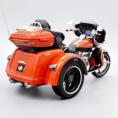 Harley Davidson CVO Tri-Glide Ultra 1:12 motor modell