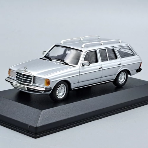 Mercedes E-class 230 TE 1:43 ezüst Maxichamps retró autó modell