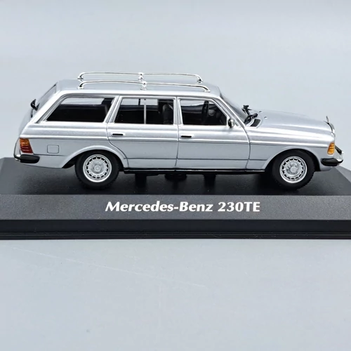 Mercedes E-class 230 TE 1:43 ezüst Maxichamps retró autó modell