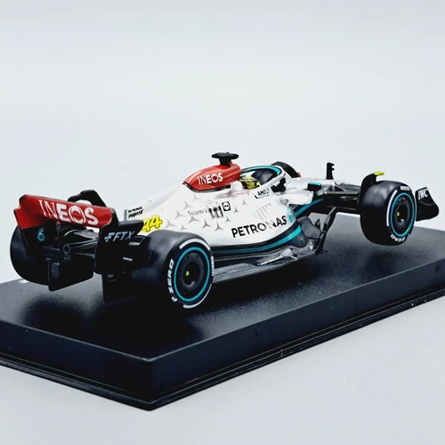 Mercedes-AMG F1 W13 E Performance 1:43