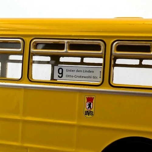 Ikarus 556 1:43 sárga autóbusz modell