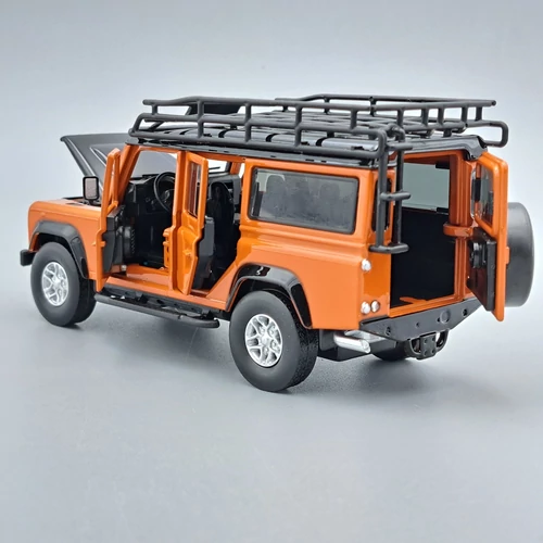 Land Rover Defender 110 1:32 narancs