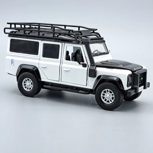 Land Rover Defender 110 1:32 Fehér fém autó modell