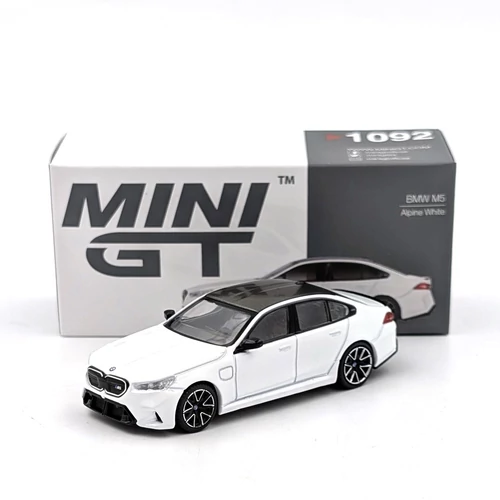 BMW M5 fehér 1:64 Mini GT modell 1092