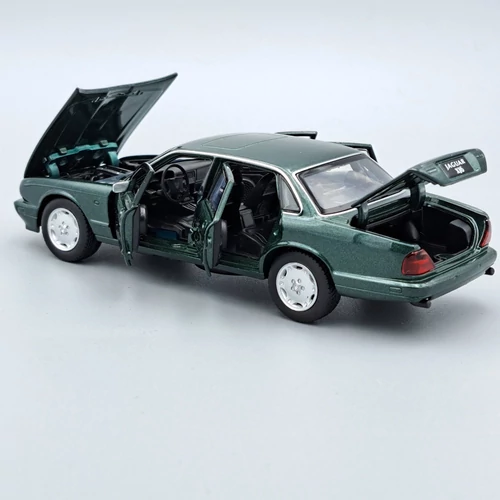 Jaguar XJ6 1:32 Tayumo zöld fémautó
