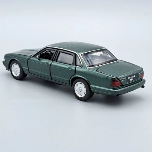 Jaguar XJ6 1:32 Tayumo zöld fémautó