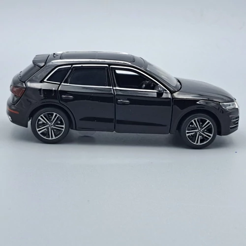 Audi Q5 1:32 Fekete Tayumo fém modellautó