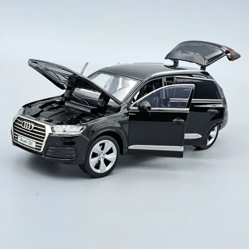 Audi Q7 1:32 fekete Tayumo autó modell