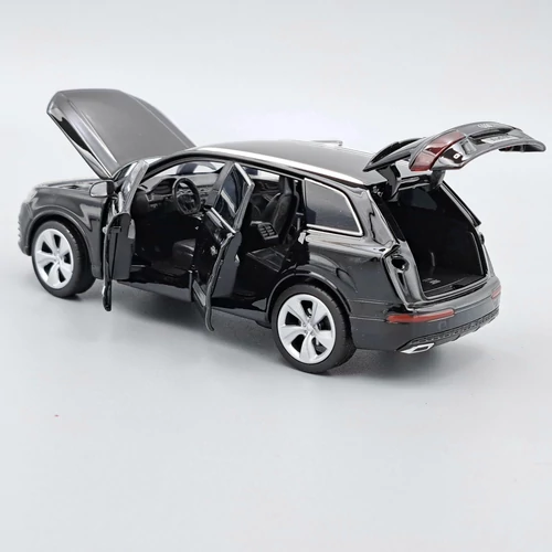 Audi Q7 1:32 fekete Tayumo autómodell