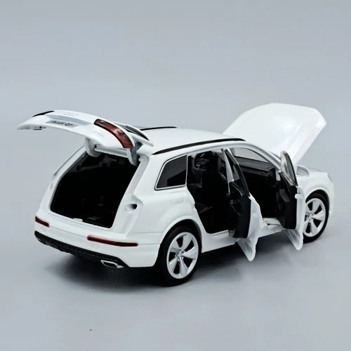Audi Q7 1:32 fehér Tayumo játékautó