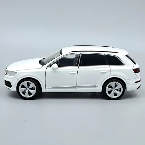 Audi Q7 1:32 fehér Tayumo játékautó