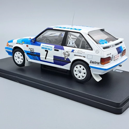 Mazda 323 4WD 1989 Carlsson 1:24 fém autómodell