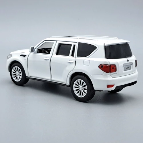 Nissan Patrol Y62 1:32 Tayumo fehér fém autó modell