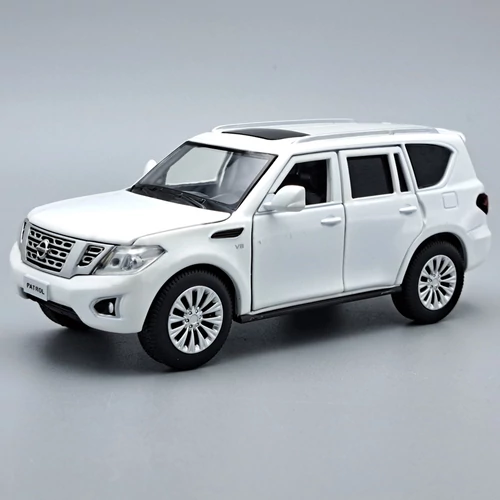 Nissan Patrol Y62 1:32 Tayumo fehér fém autó modell