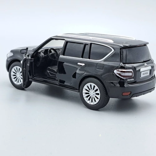 Nissan Patrol Y62 1:36 fekete Tayumo fém autó modell