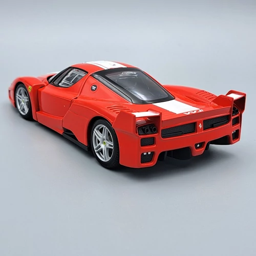 Ferrari FXX 2005 1:24 vitrinben Bburago modell autó