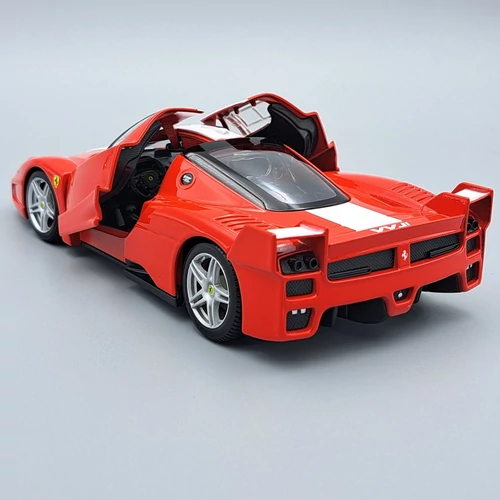 Ferrari FXX 2005 1:24 vitrinben Bburago modell autó