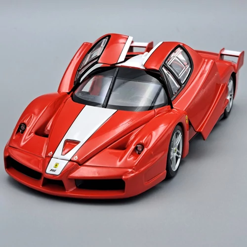 Ferrari FXX 2005 1:24 vitrinben Bburago modell autó
