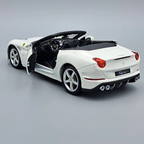 Ferrari California T Spider Cabrio 2014 Bburago autó modell