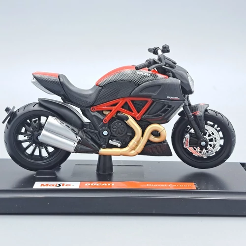 Ducati Diavel Carbon 1:18 Maisto motor modell