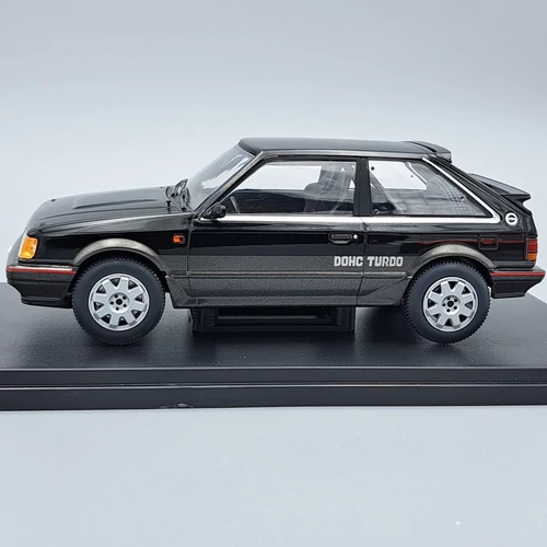 Mazda 323 4WD Turbo 1:24 White Box fém autómodell