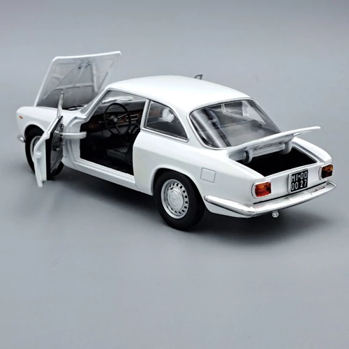 Alfa Romeo Giulia GT 1300 1966 1:24 Leo-models fém autó-modell