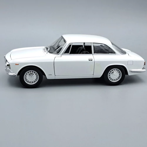 Alfa Romeo Giulia GT 1300 1966 1:24 Leo-models fém autó-modell