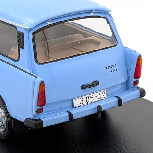 Trabant 601 kombi 1:24 retró modellautó kék
