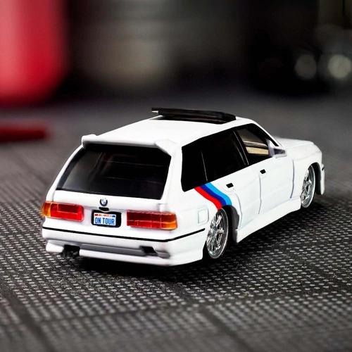 Hot Wheels Elite 64 - BMW 318i Touring fém kisautó