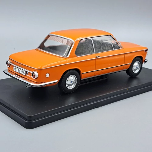BMW 2002tii 1971 1:24 retró modellautó 