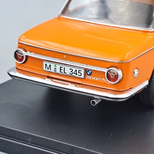 BMW 2002tii 1971 1:24 retró modellautó 